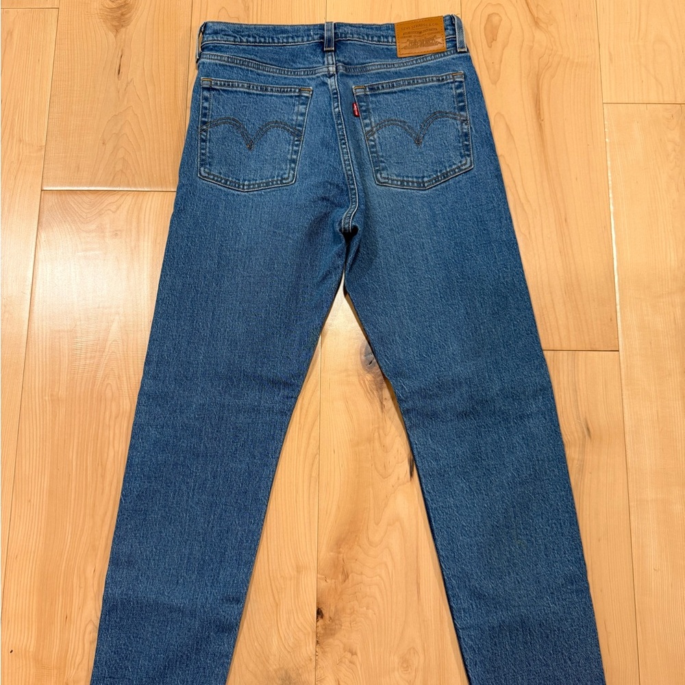 New without tags. Levis Wedige 27